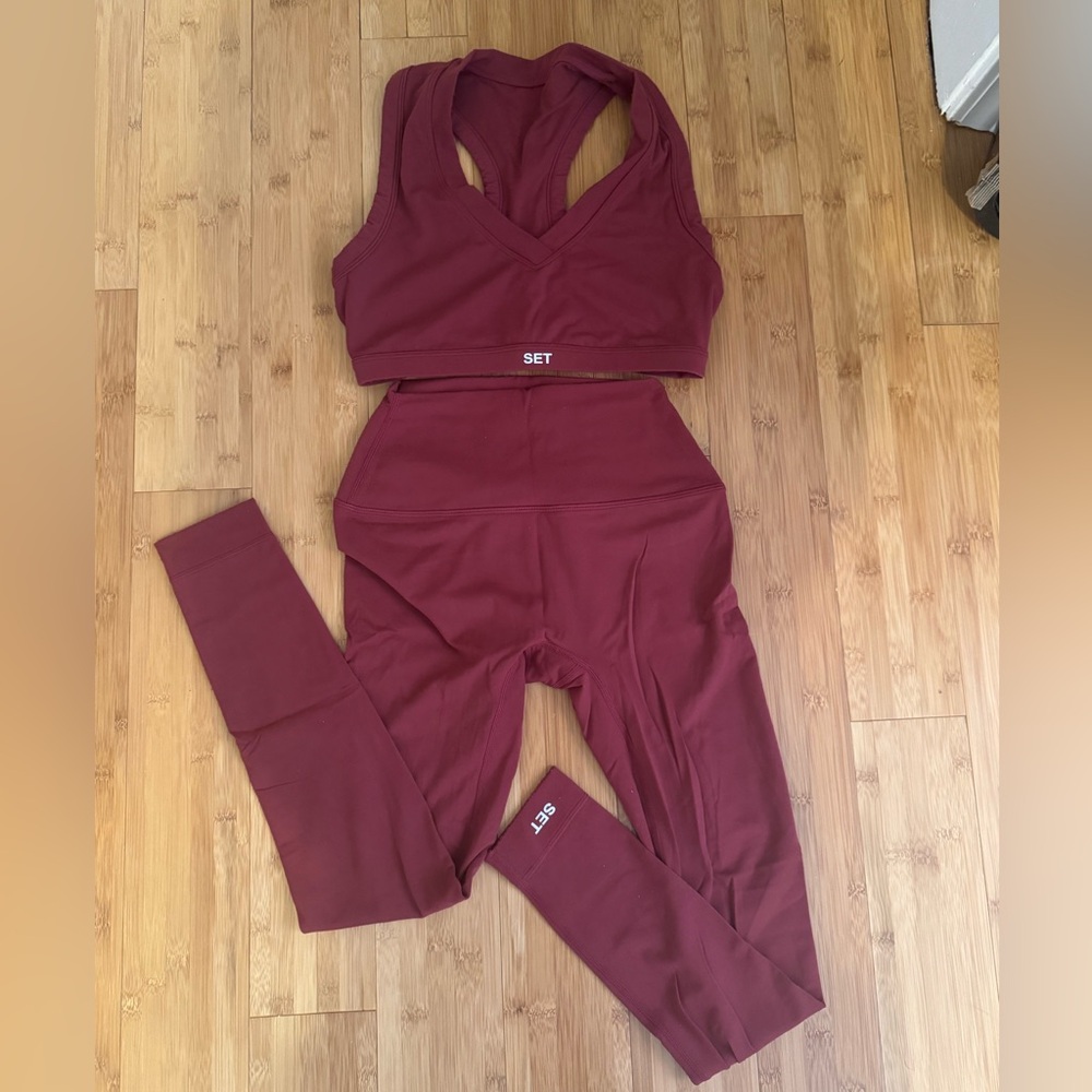 SET burgundy activewear bra and leggings
